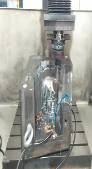 Ultrasonic welding machine